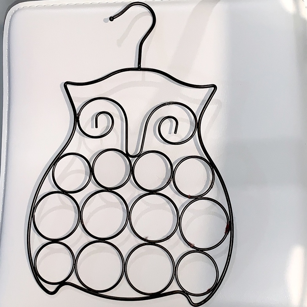 Owl shaped scarf holder